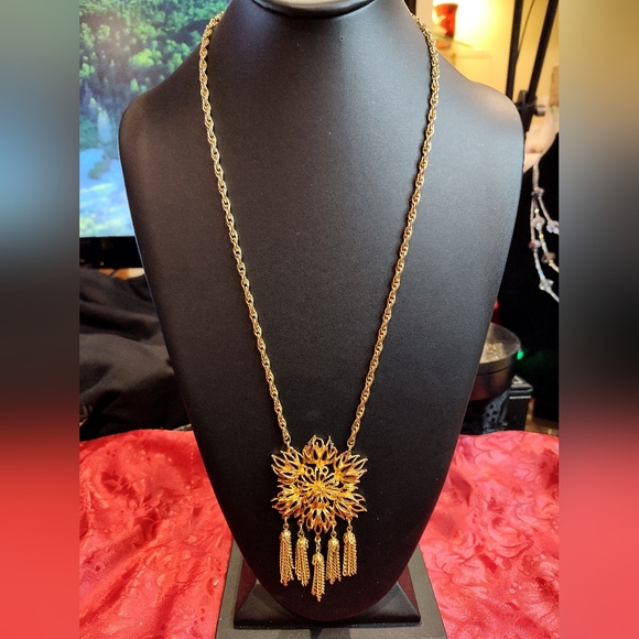 Beautiful Gold Tone Floral Pendant Necklace With Small Tassels - Picture 2 of 5